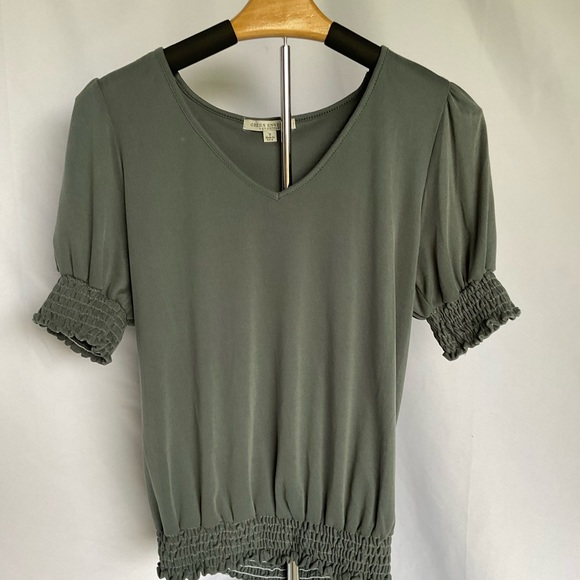 Green Envelope Los Angeles Gray Ruched Blouse - Size Small - Feminine Casual - Picture 4 of 7